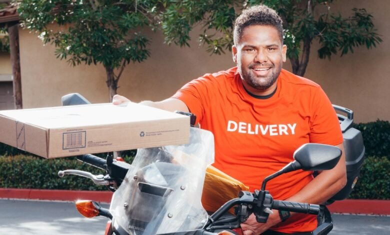 6 same-day delivery partners online stores use in the UAE